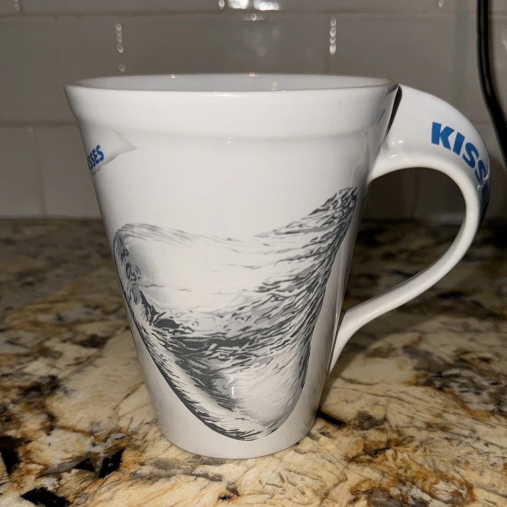 HERSHEY’S KISSES COFFEE MUG Twisted Handle Chocolate Blue